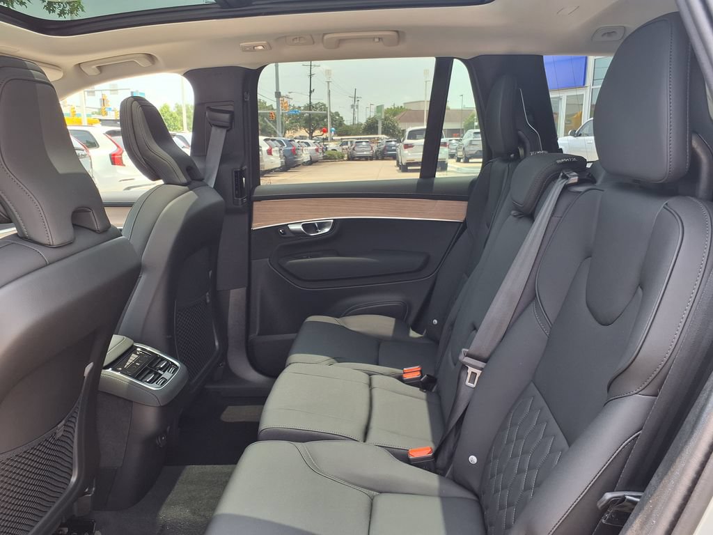 New 2026 Volvo XC90 B5 Plus w/ Protection Package Premier AWD/4WD image 14