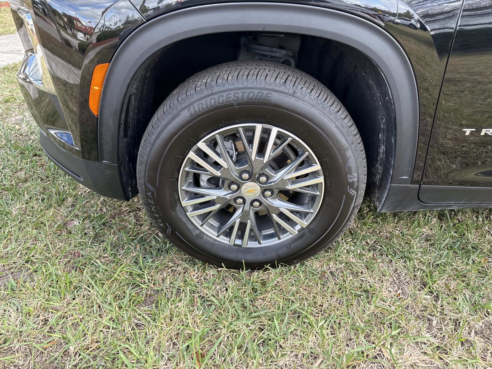 Used 2025 Chevrolet Traverse LT image 9