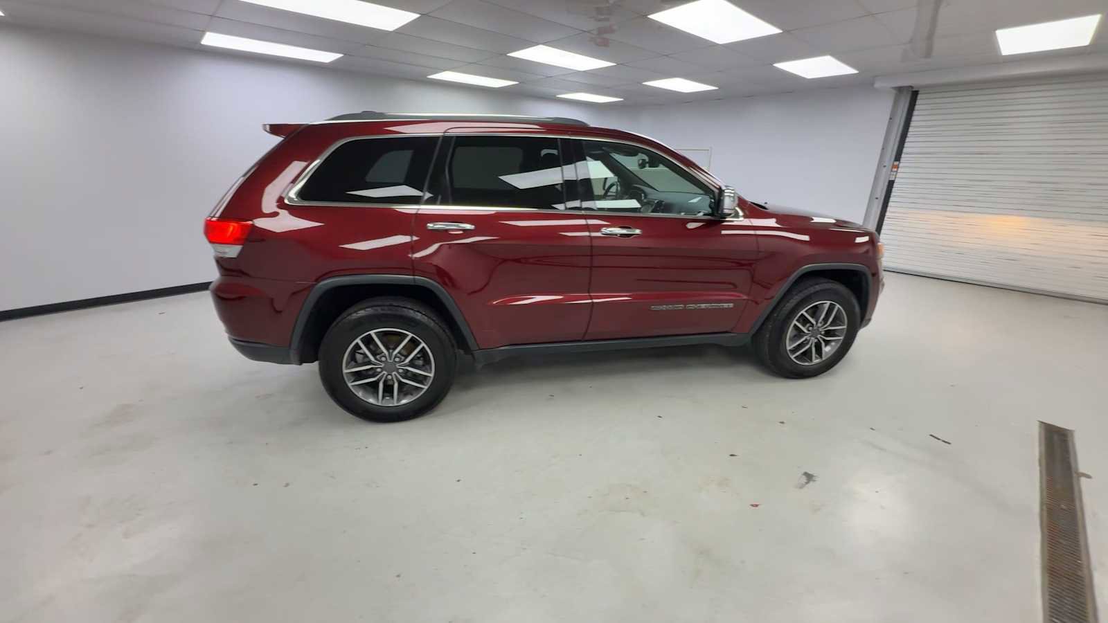 Used 2019 Jeep Grand Cherokee Limited AWD/4WD image 9