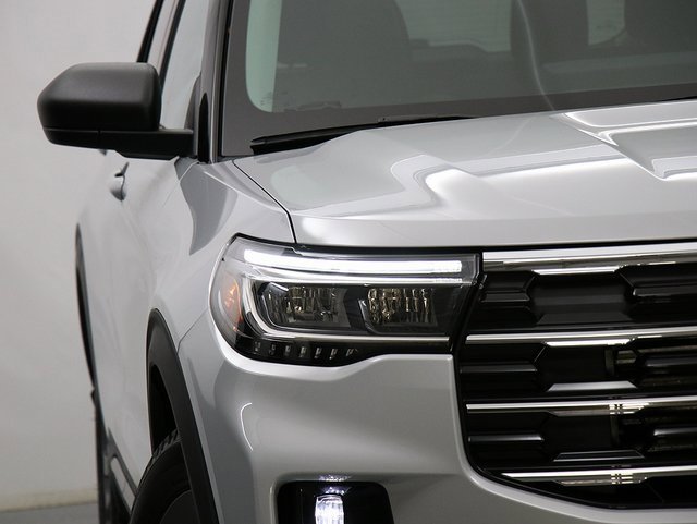 New 2026 Ford Explorer Active image 4