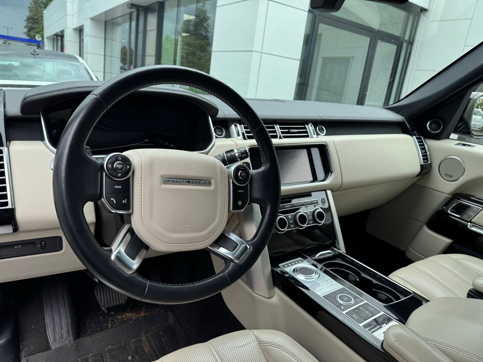 Used 2013 Land Rover Range Rover HSE AWD/4WD image 4