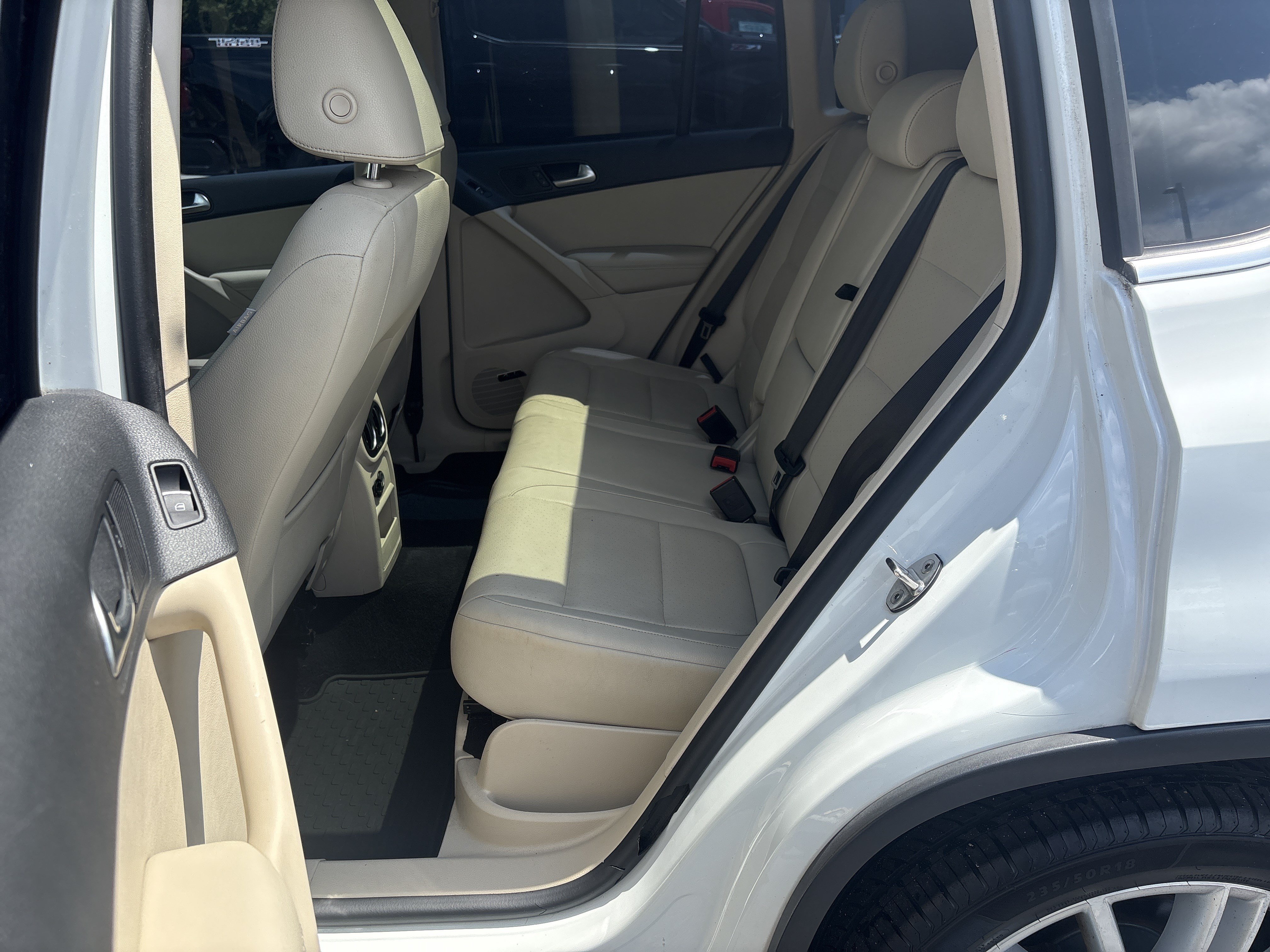 Used 2015 Volkswagen Tiguan SEL AWD/4WD image 25