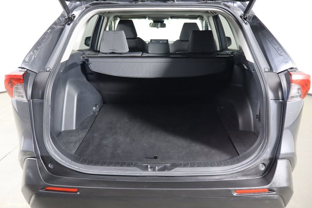 Used 2019 Toyota RAV4 XLE FWD image 16