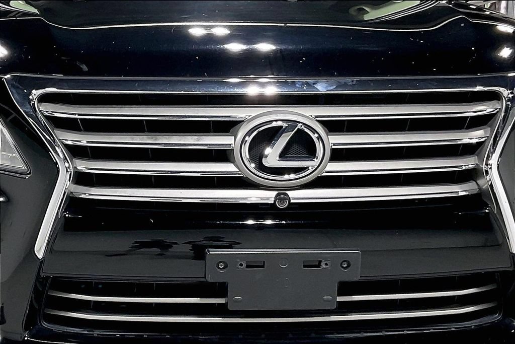 Used 2013 Lexus LX 570 4WD w/ Luxury Pkg image 36
