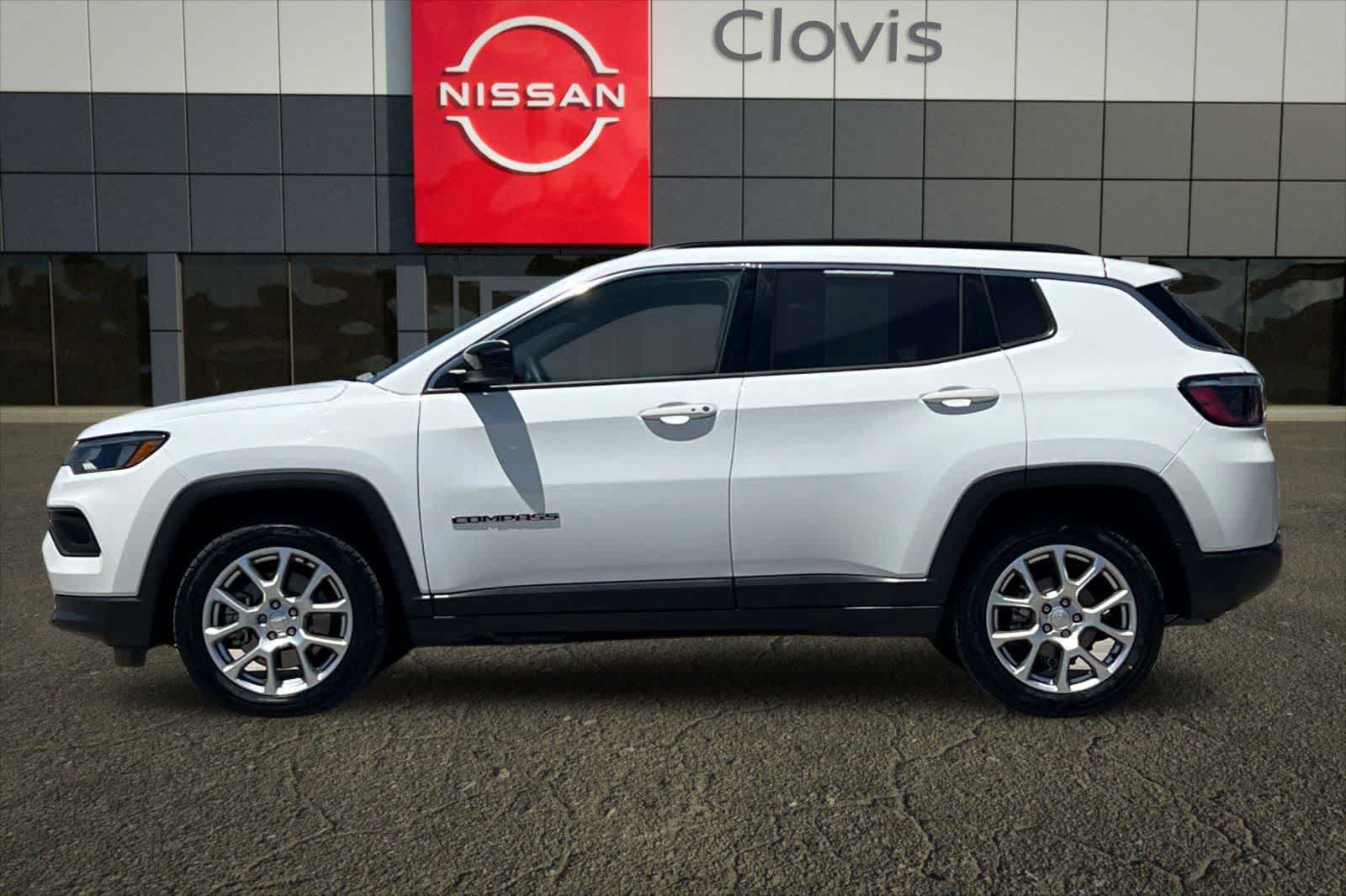 Used 2023 Jeep Compass Latitude AWD/4WD image 6