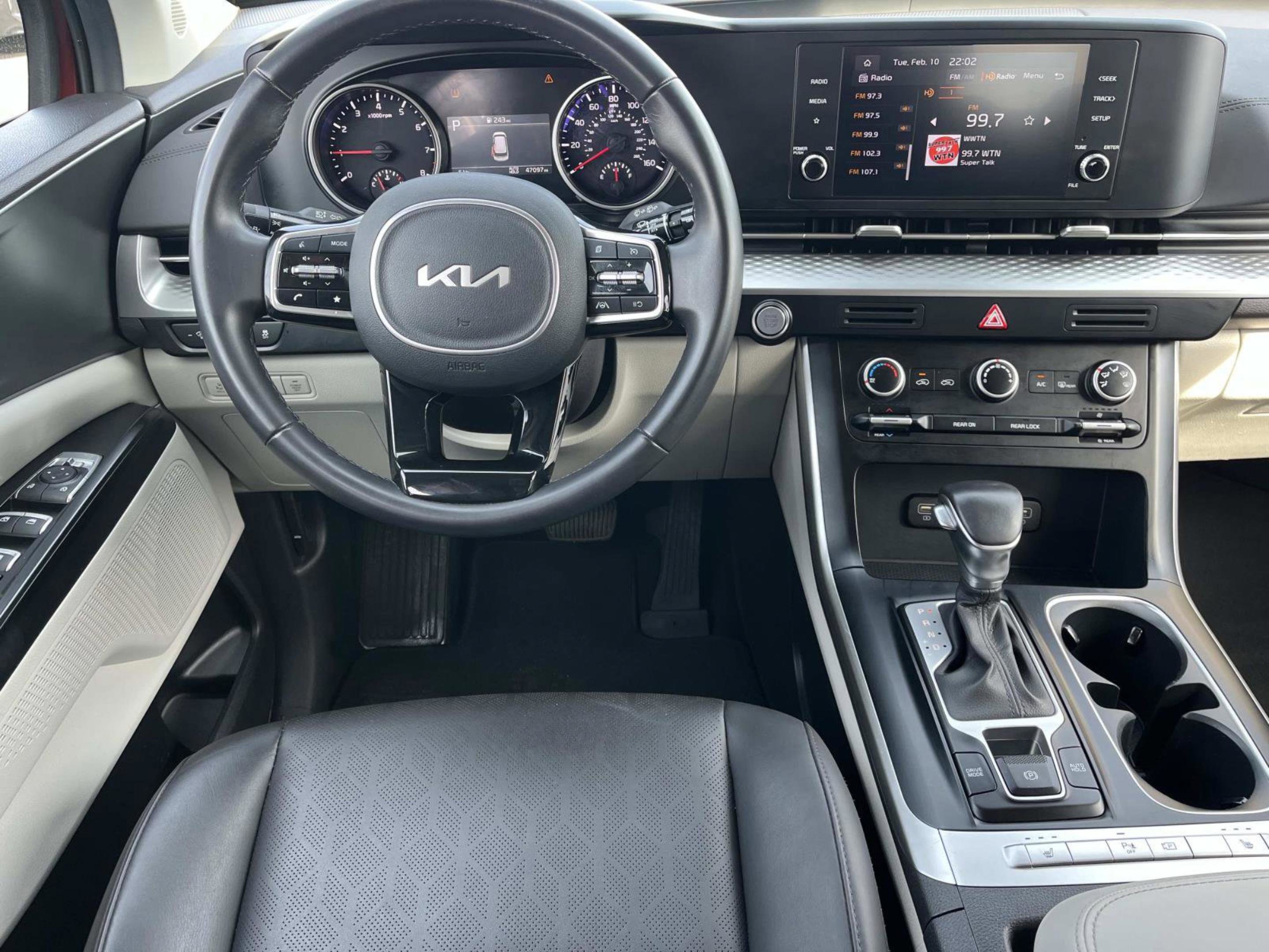 Used 2024 Kia Carnival LX image 11