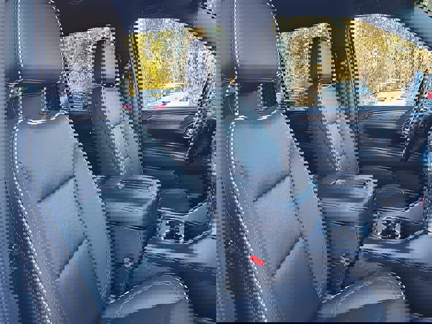 Used 2023 Chevrolet Suburban Premier image 25