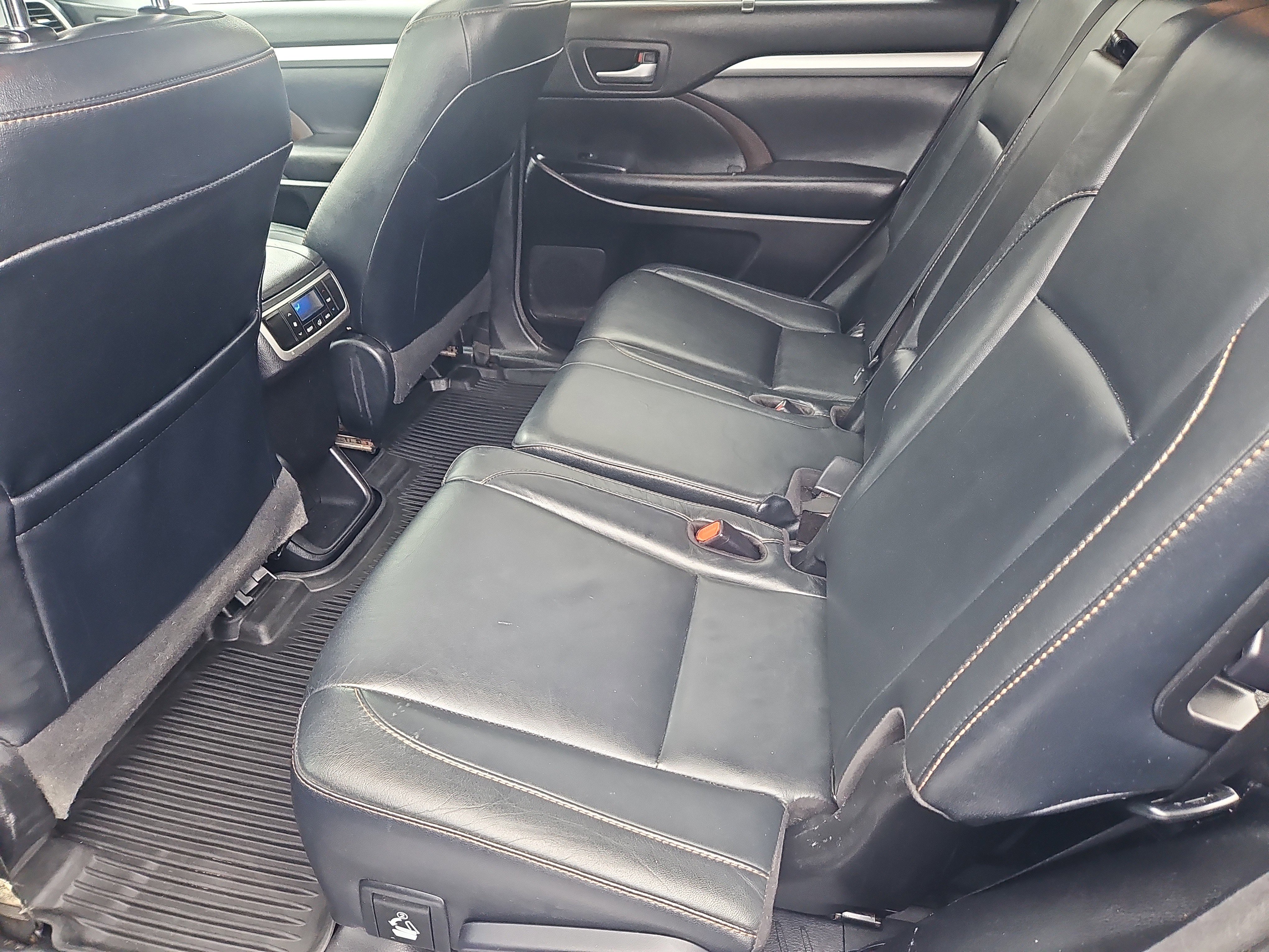 Used 2018 Toyota Highlander XLE image 31