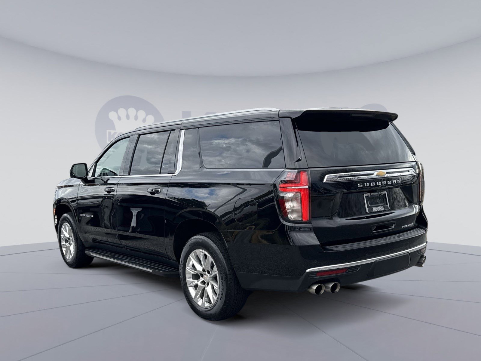 Used 2021 Chevrolet Suburban Premier w/ Premium Package image 4