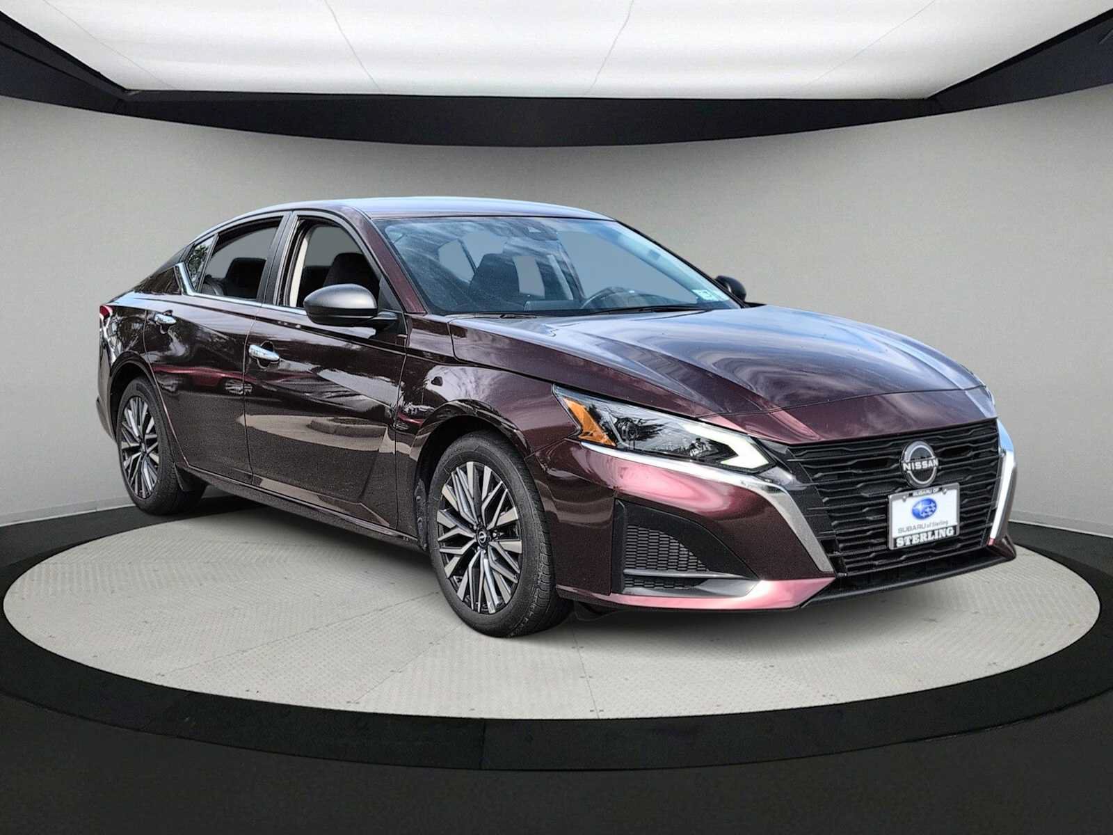 Used 2024 Nissan Altima 2.5 SV FWD image 2