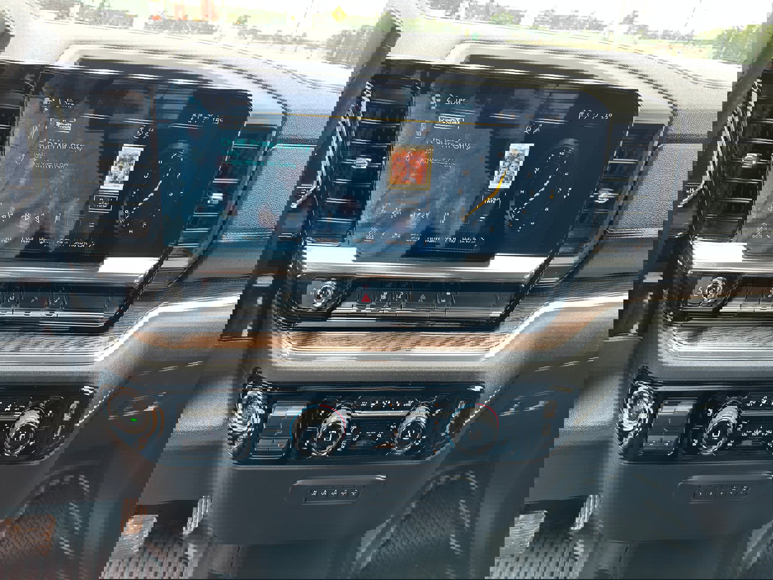 Used 2024 Chevrolet Silverado 2500 LT w/ Convenience Package image 13