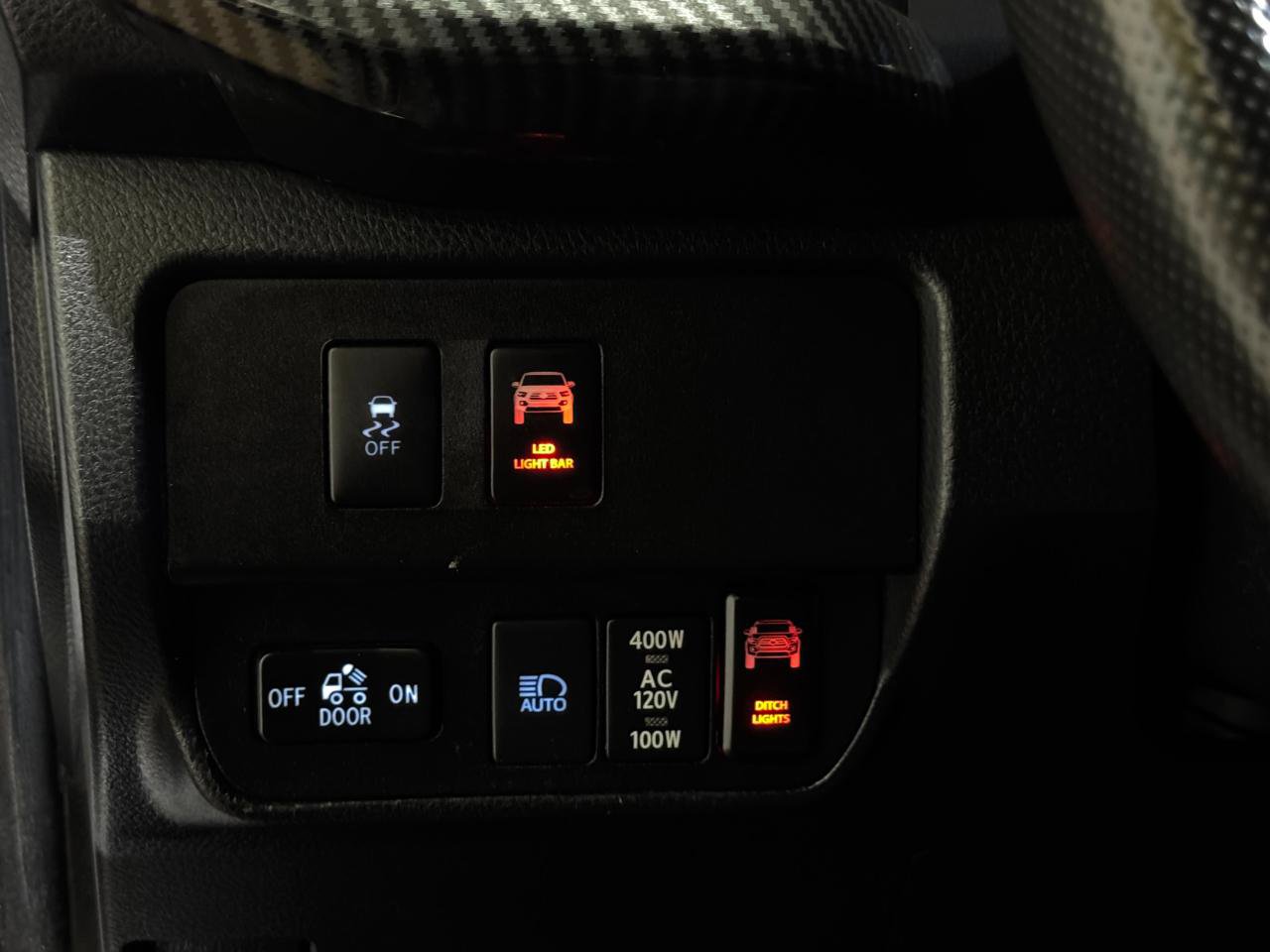 Used 2021 Toyota Tacoma TRD Off-Road w/ Technology Package AWD/4WD image 29