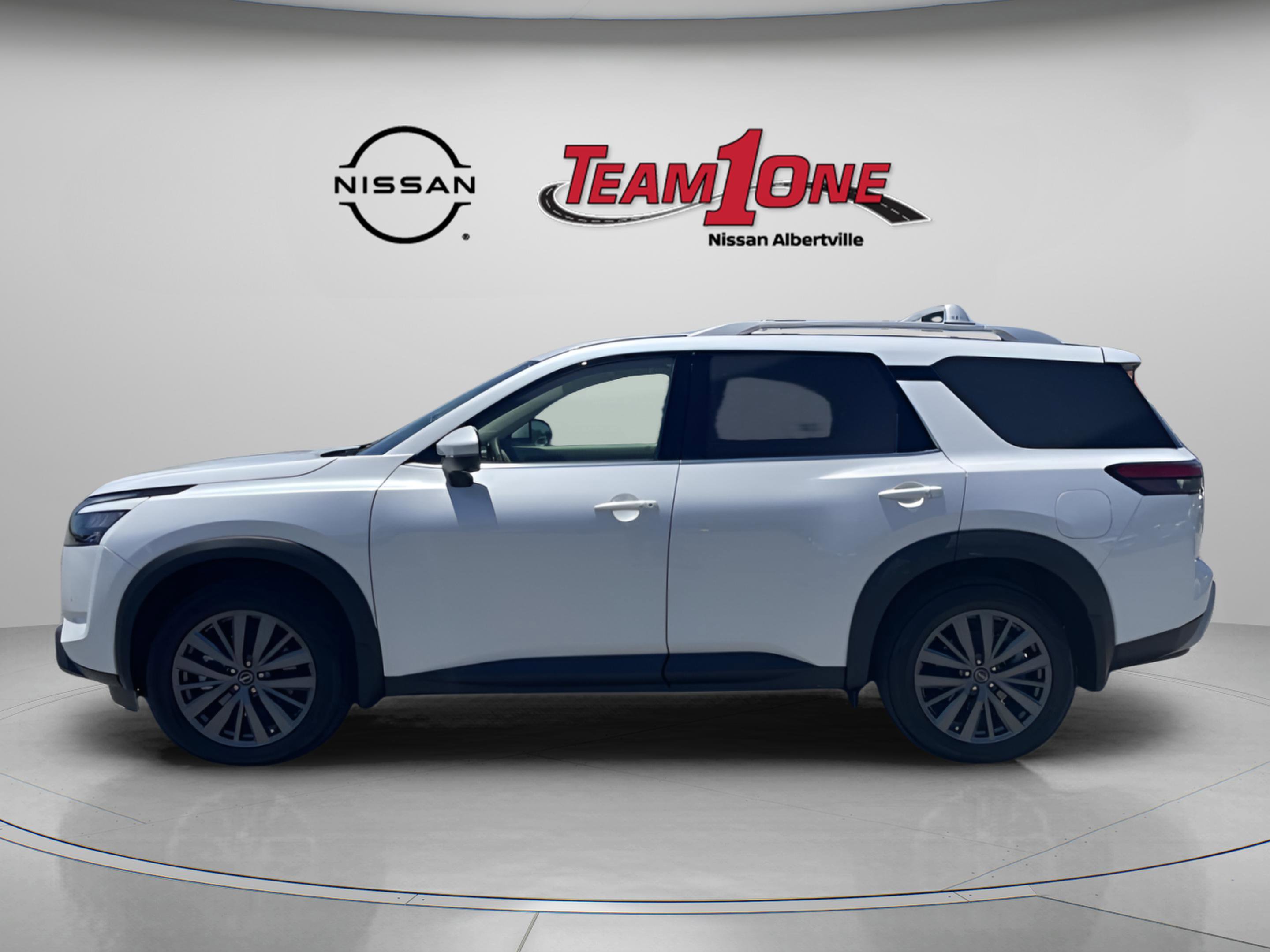 Used 2025 Nissan Pathfinder SL w/ SL Premium Package AWD/4WD image 5