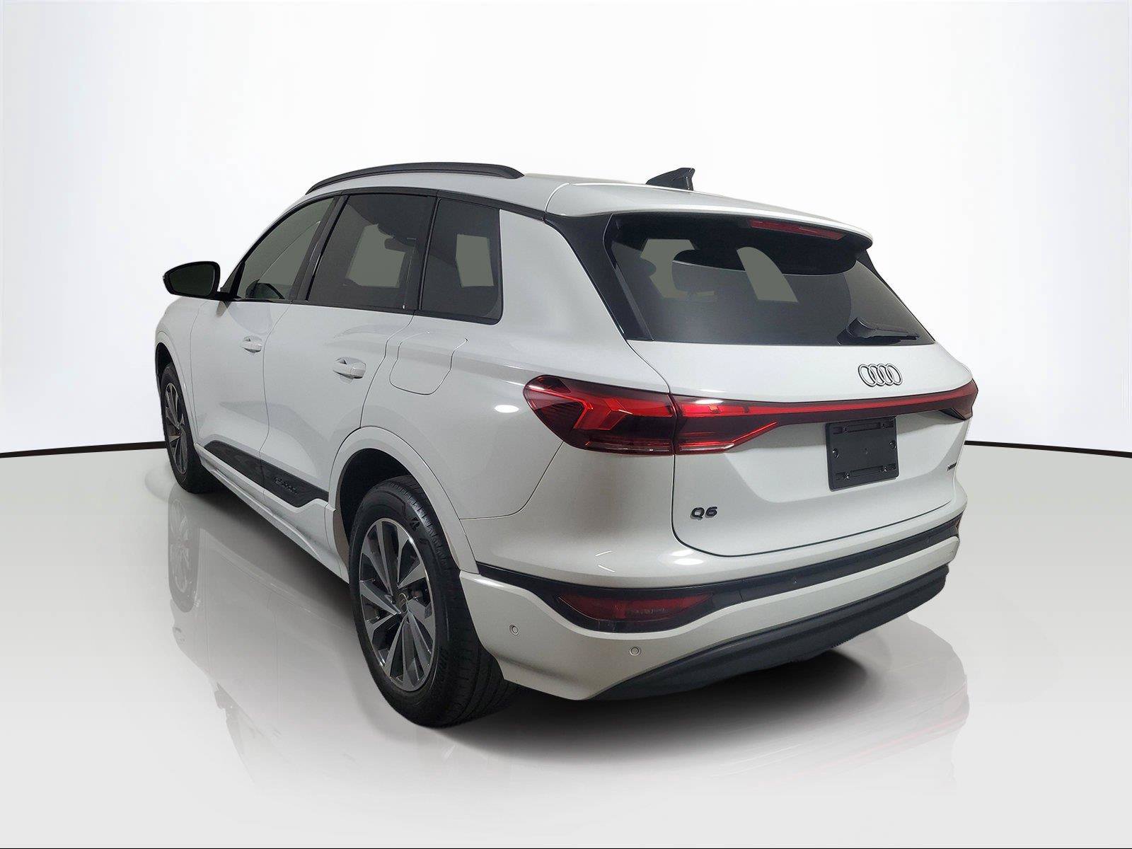 Used 2025 Audi Q6 e-tron Premium w/ Convenience Package AWD/4WD image 4