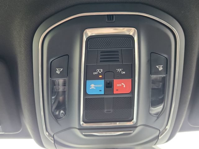 Used 2025 Jeep Grand Cherokee Laredo AWD/4WD image 46