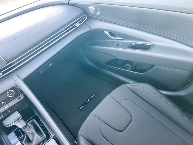New 2026 Hyundai Elantra Hybrid w/ Cargo Package FWD image 13