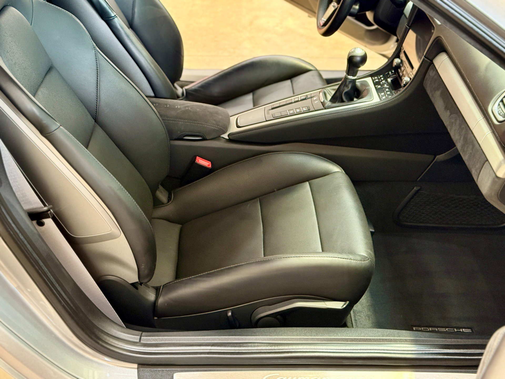 Used 2018 Porsche 718 Cayman GTS image 36
