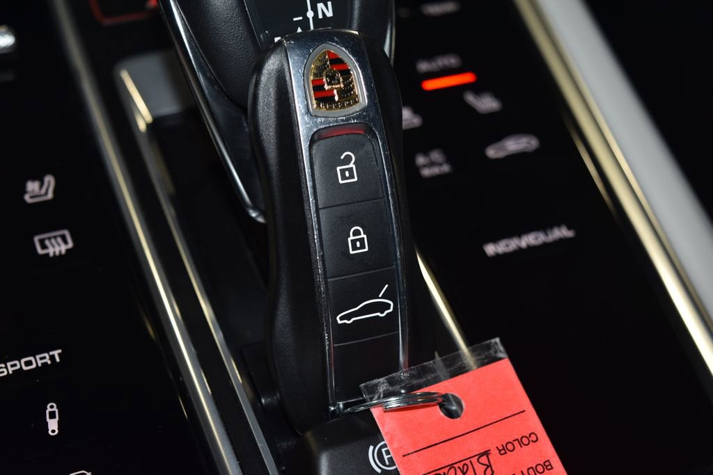 Used 2023 Porsche Panamera 4 Platinum Edition image 18