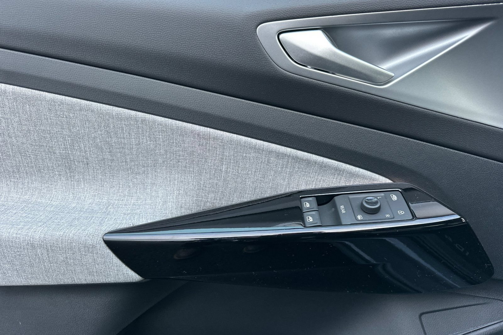 New 2026 Volkswagen ID.4 Pro AWD/4WD image 10