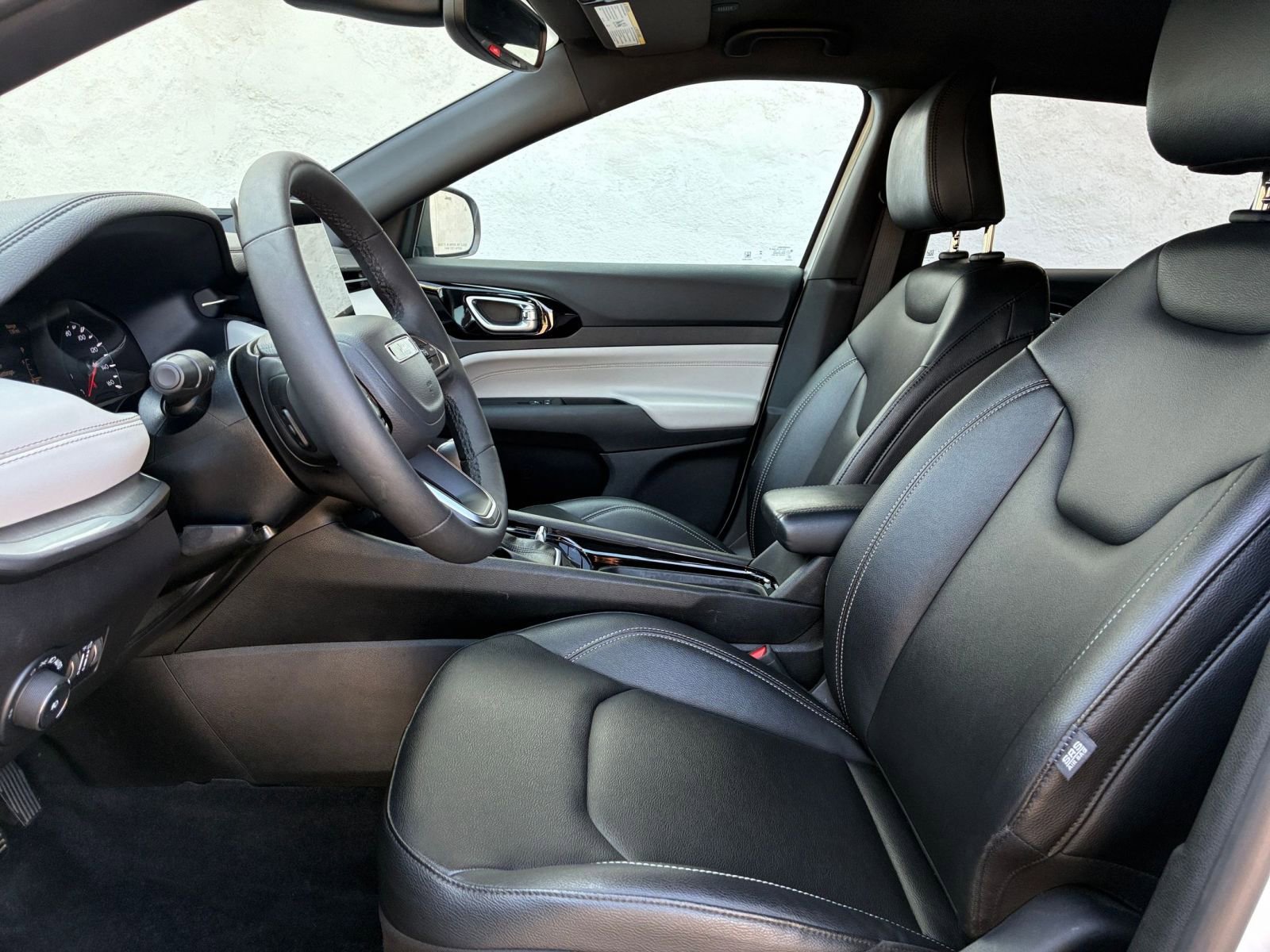 Used 2025 Jeep Compass Limited AWD/4WD image 28