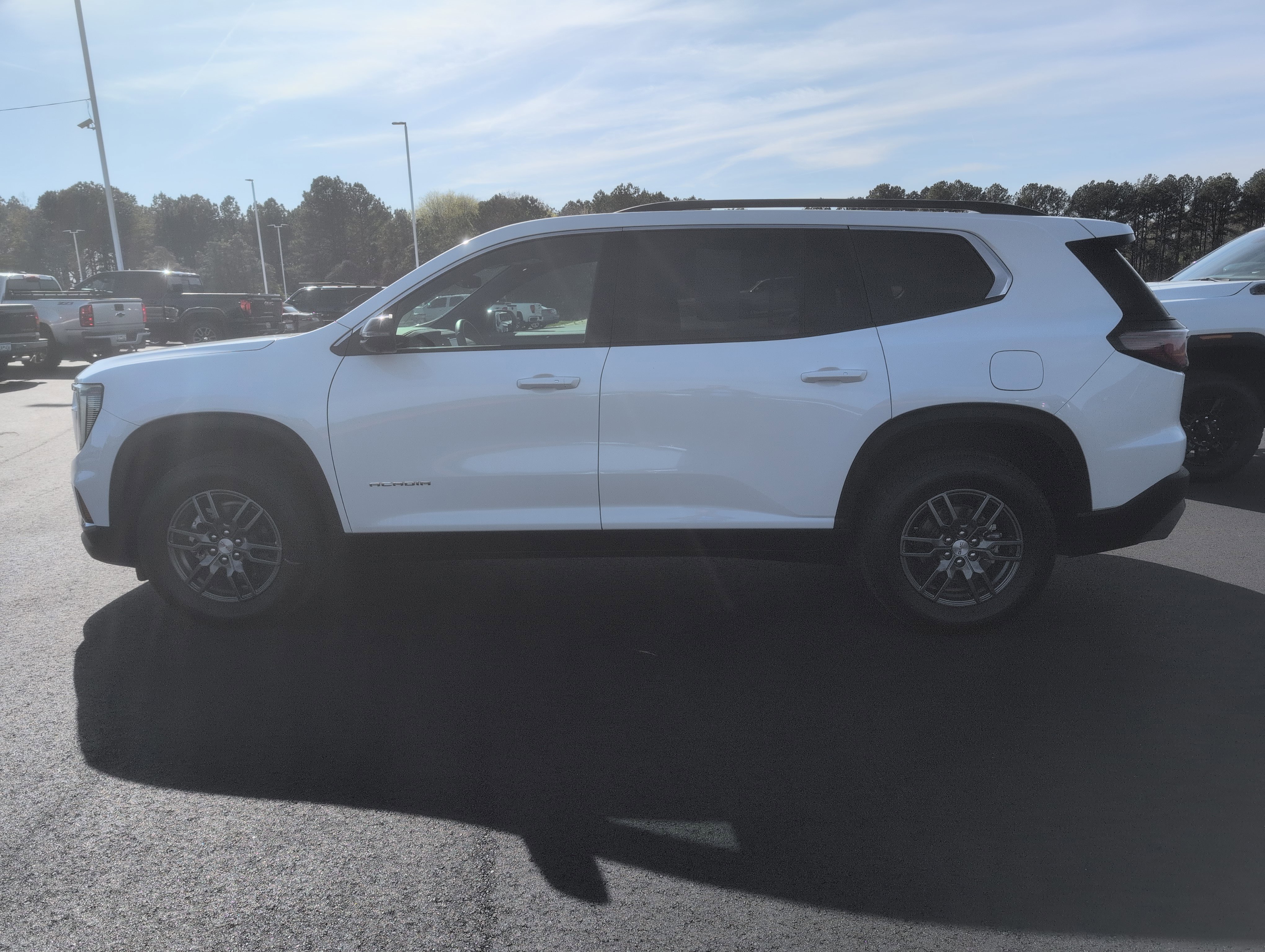 Used 2025 GMC Acadia Elevation image 4
