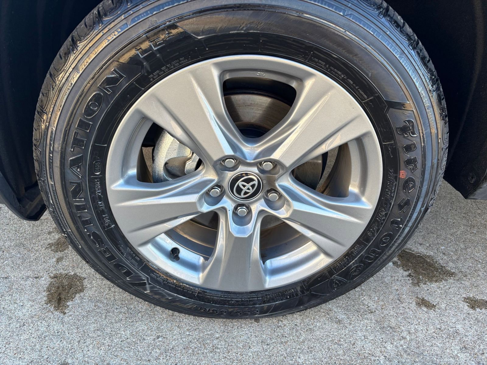 Used 2025 Toyota RAV4 LE image 28