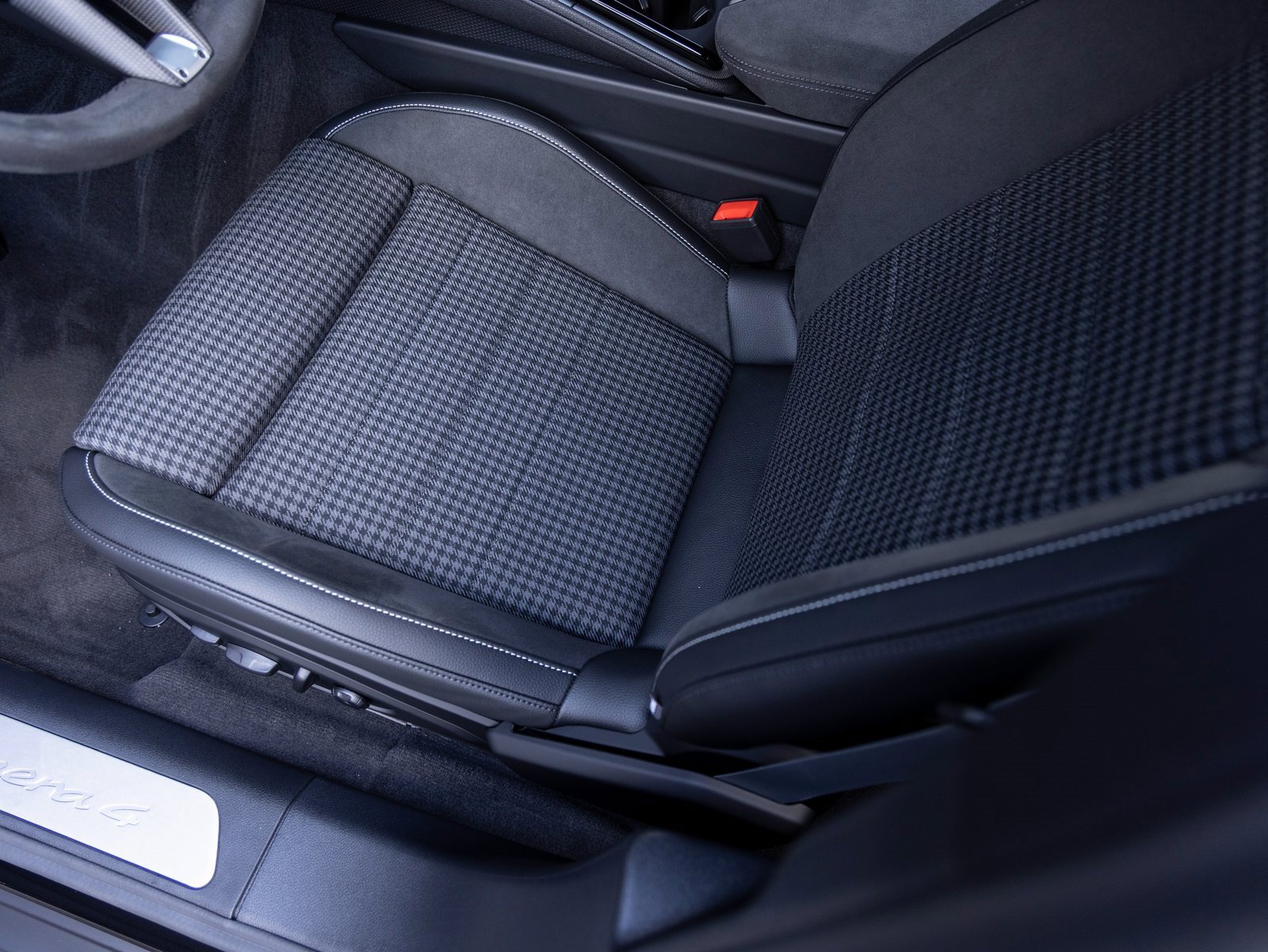 New 2025 Porsche Panamera 4 image 23