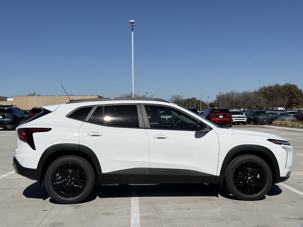 New 2026 Chevrolet Trax ACTIV w/ Sunroof Package FWD image 3