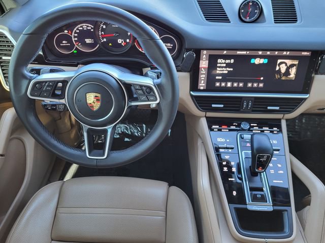 Used 2020 Porsche Cayenne image 2