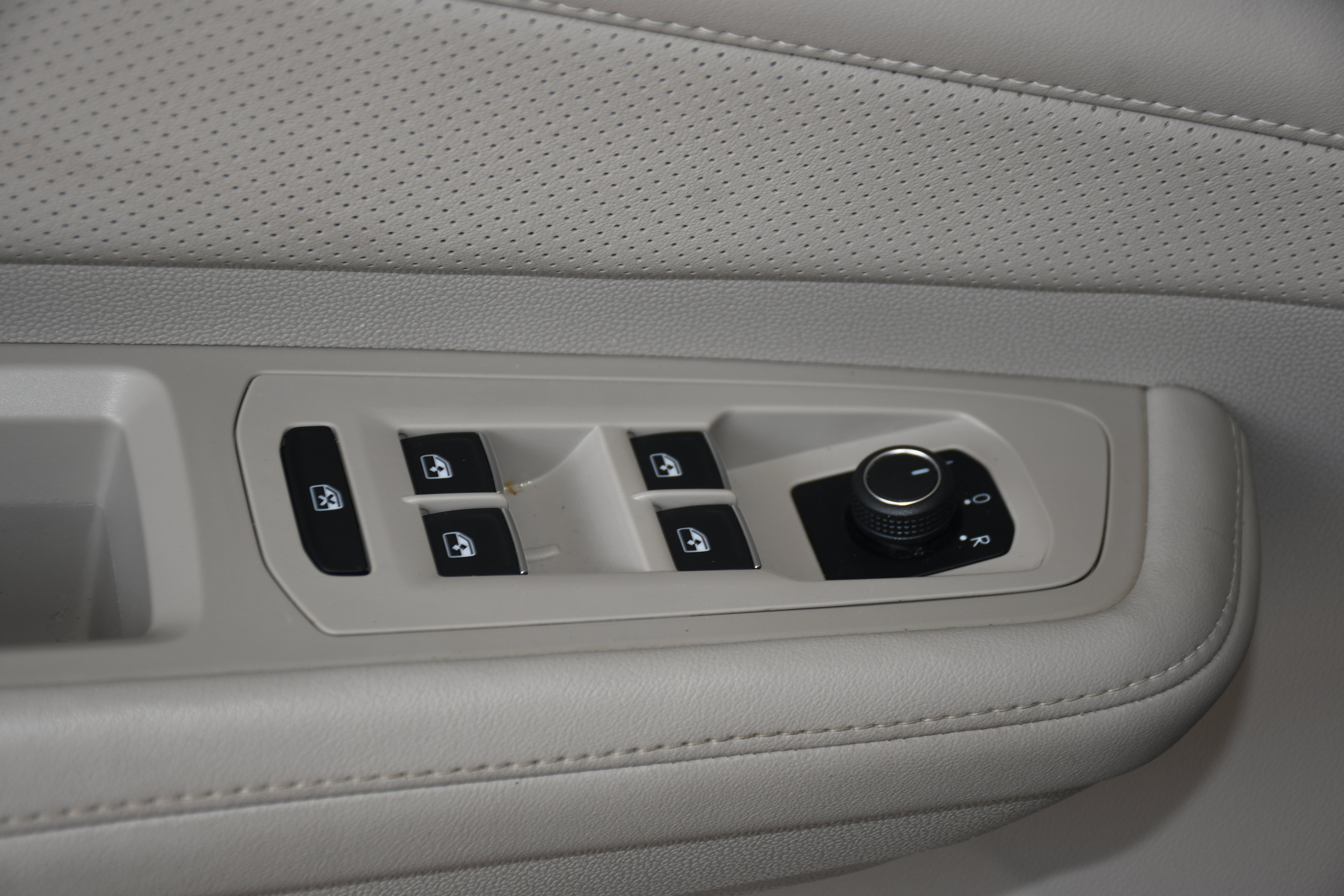 Used 2024 Volkswagen Atlas SE FWD image 11
