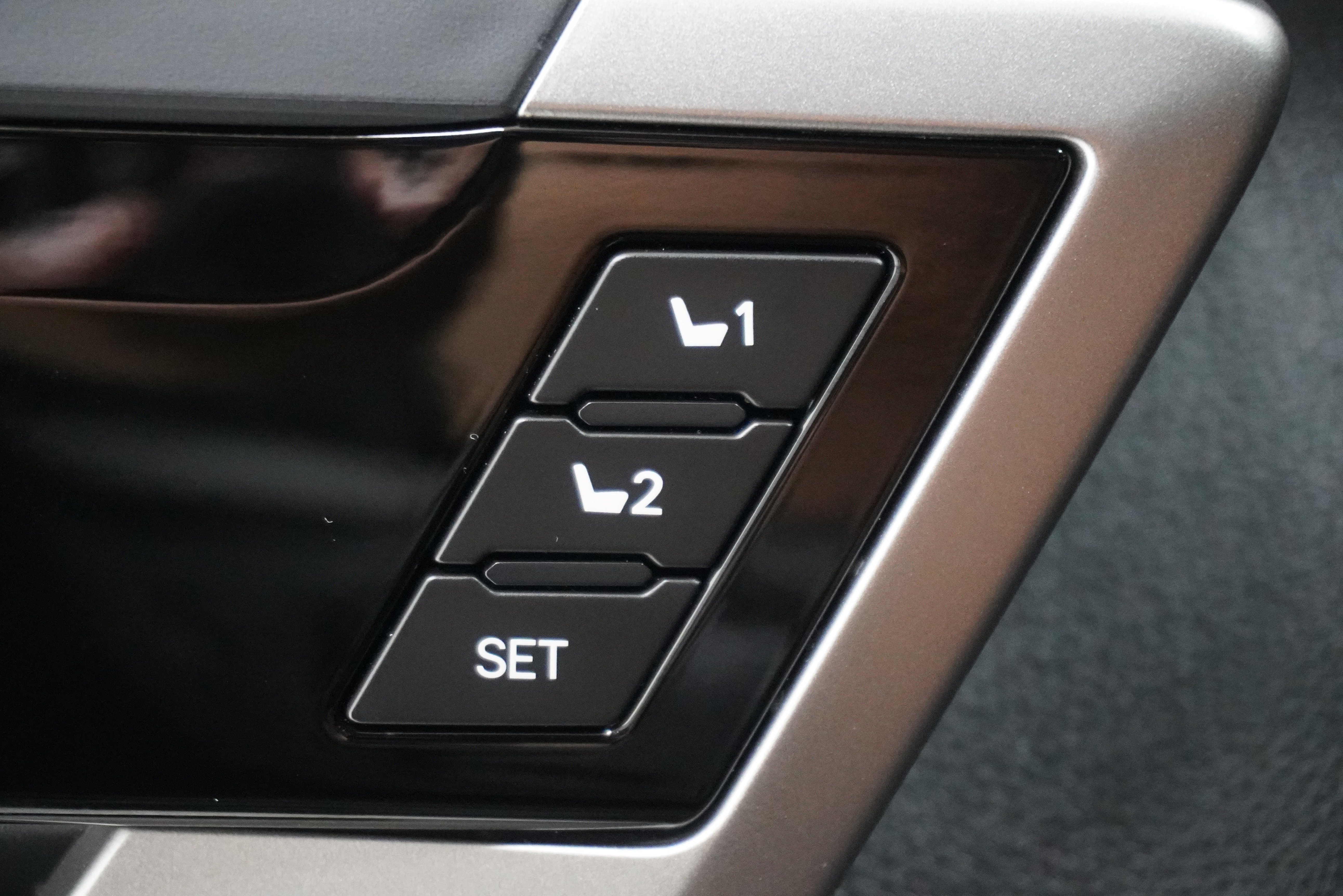 Used 2024 Toyota Tundra Limited image 25