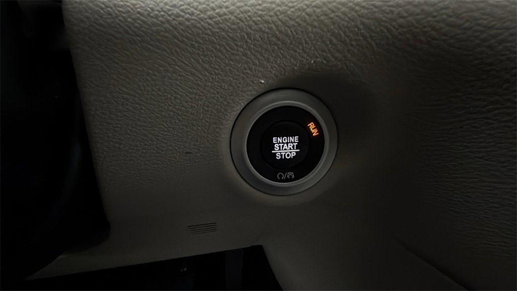 Used 2024 Chrysler Pacifica Touring-L image 21