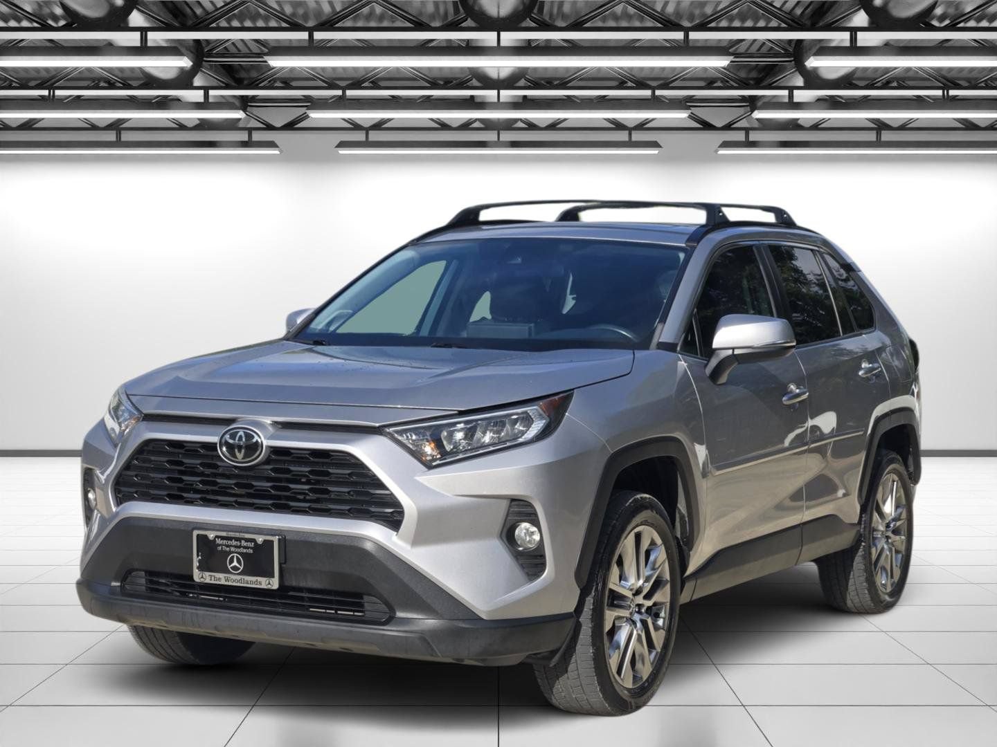 Used 2020 Toyota RAV4 XLE Premium FWD image 5