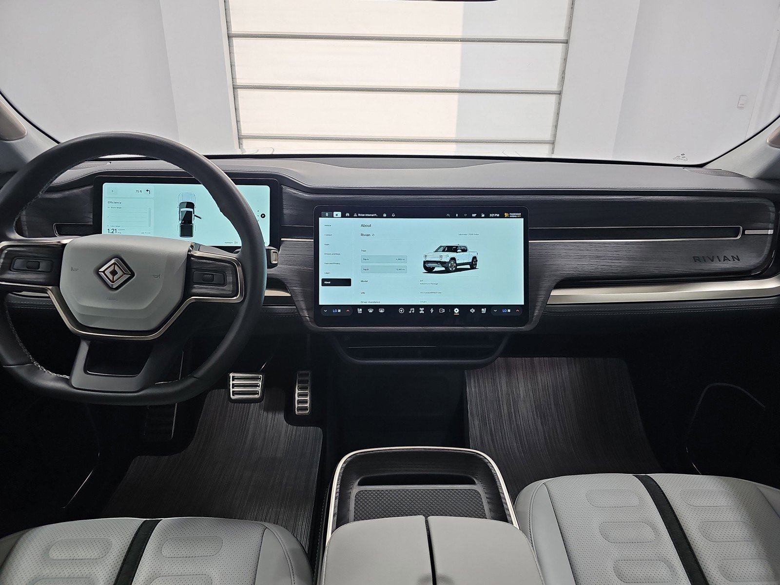 Used 2023 Rivian R1T Adventure image 25