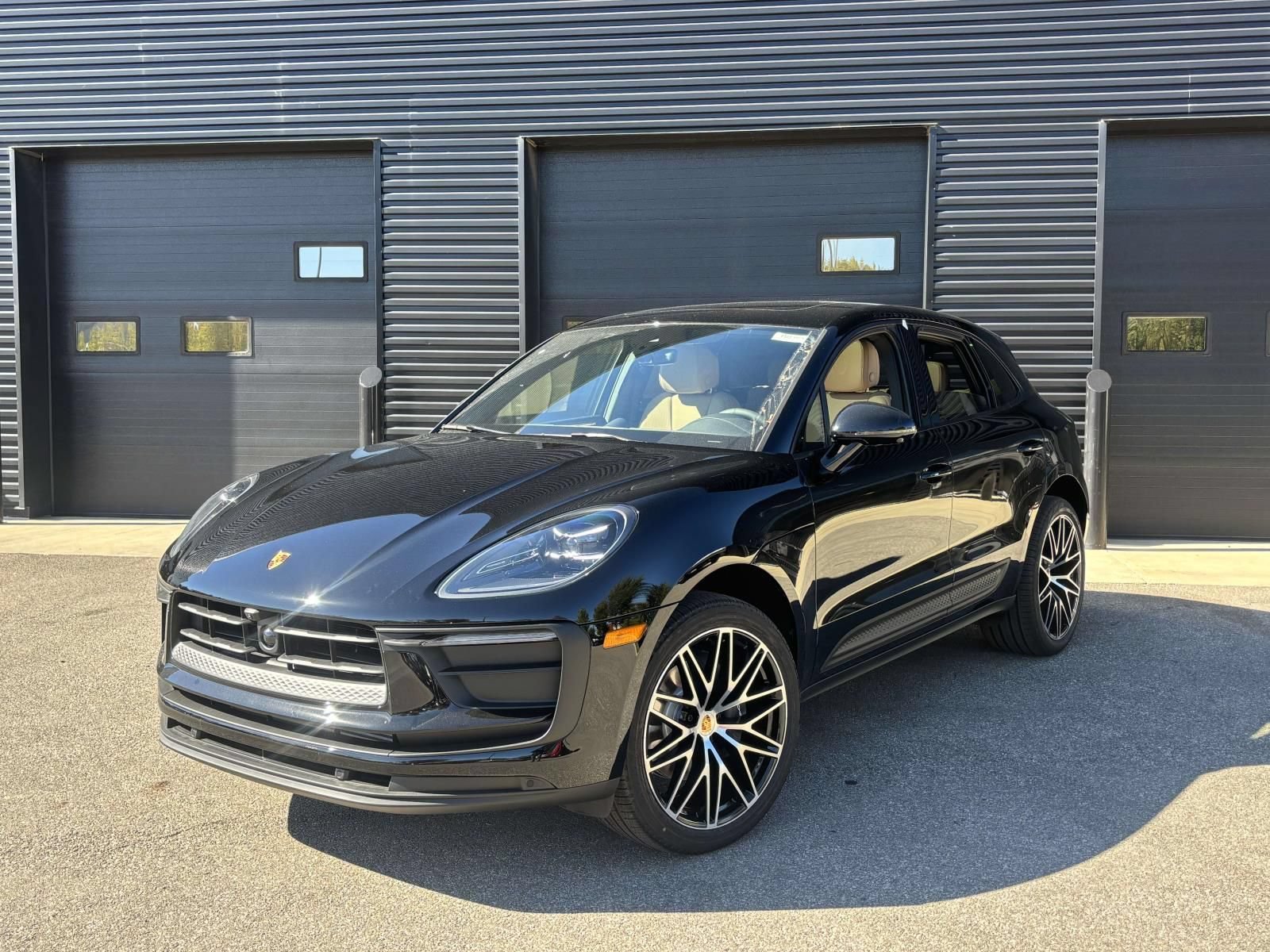Used 2026 Porsche Macan AWD/4WD image 1