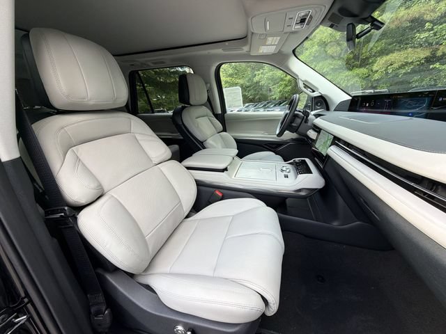 New 2026 Lincoln Navigator Reserve AWD/4WD image 27