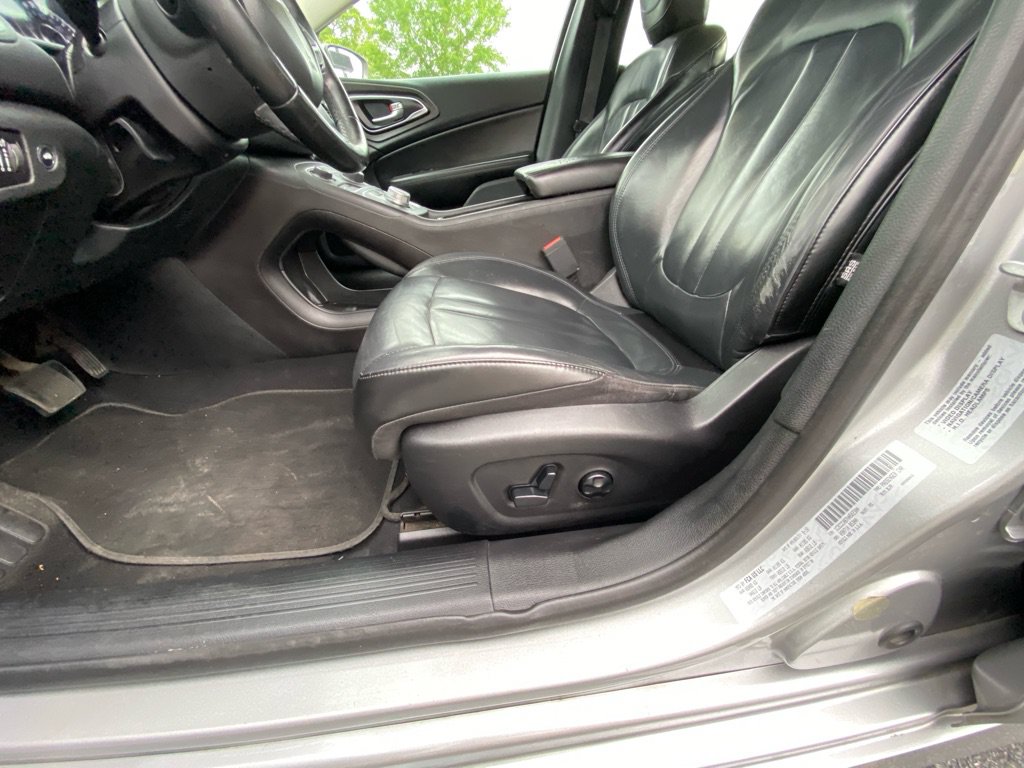 Used 2017 Chrysler 200 Limited Platinum FWD image 25