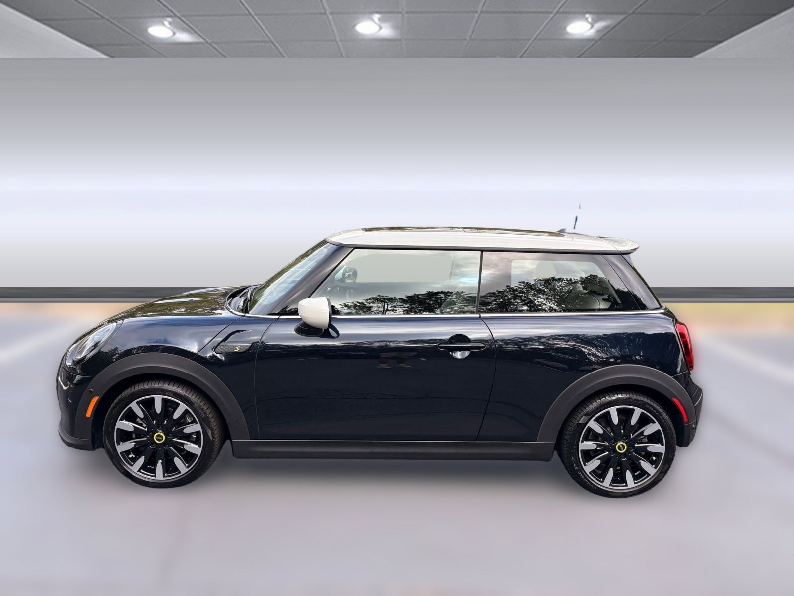 Used 2024 MINI Cooper SE image 2