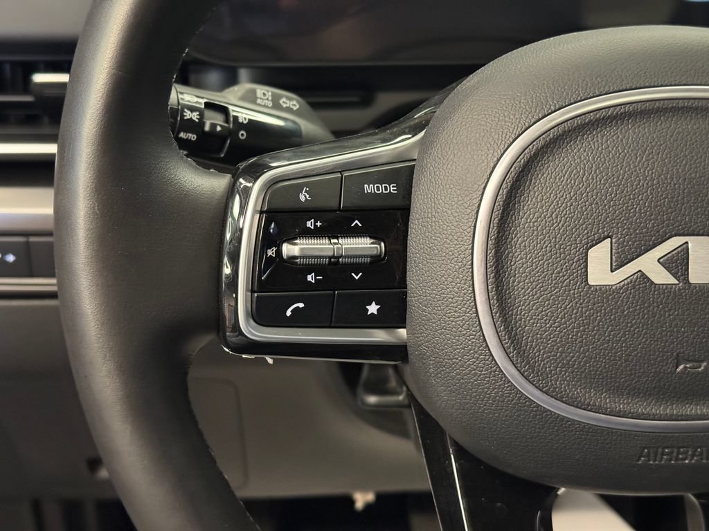 Used 2026 Kia Carnival SX Prestige FWD image 11