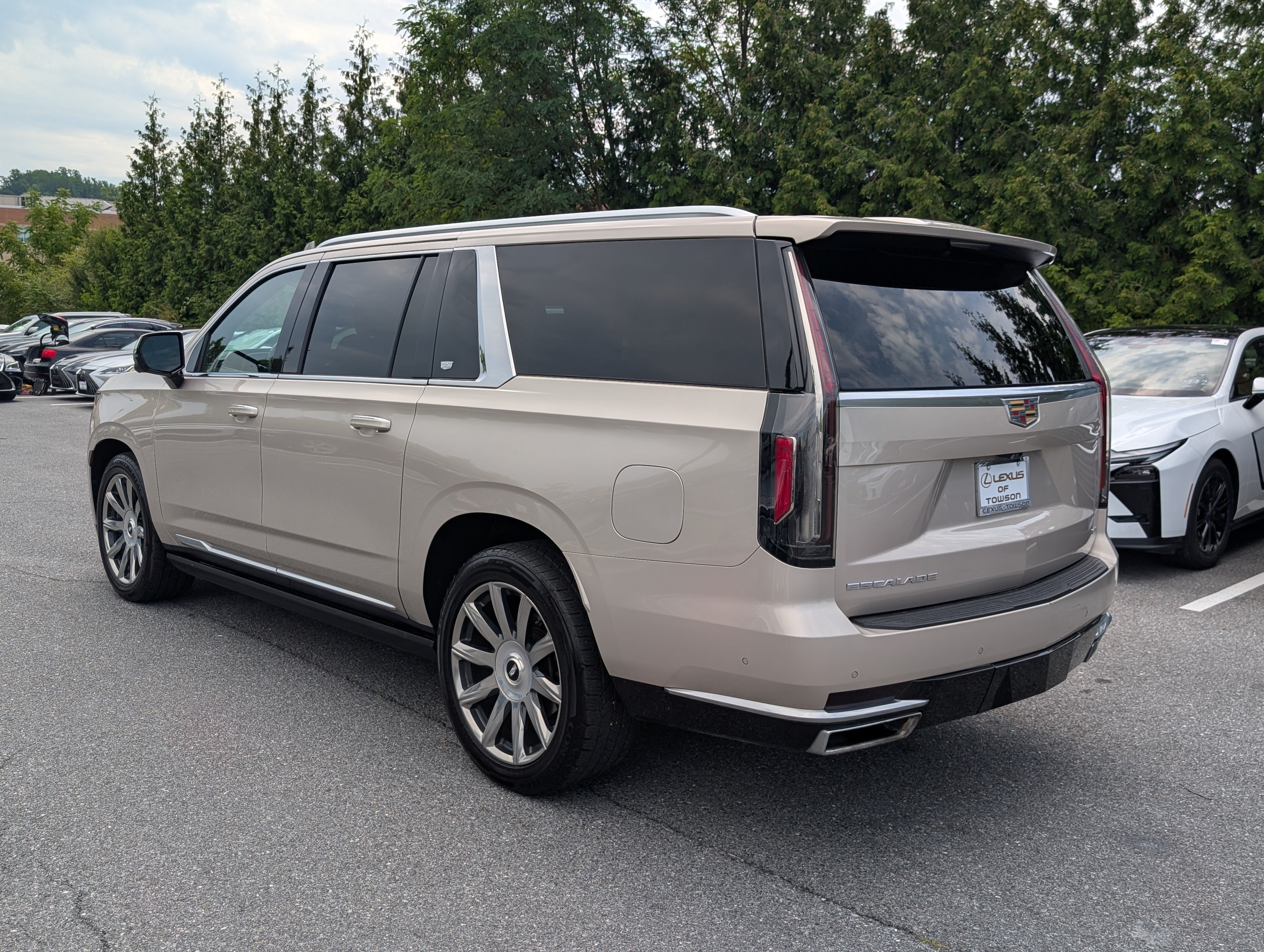 Used 2021 Cadillac Escalade ESV Premium Luxury Platinum AWD/4WD image 5
