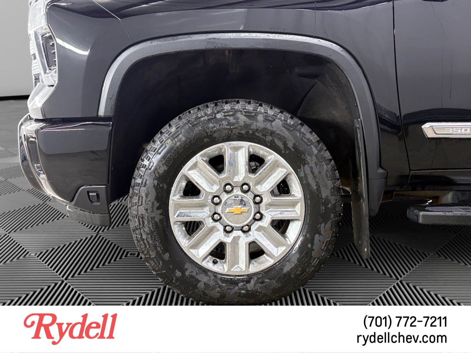 Used 2024 Chevrolet Silverado 3500 High Country w/ High Country Premium Package AWD/4WD image 9