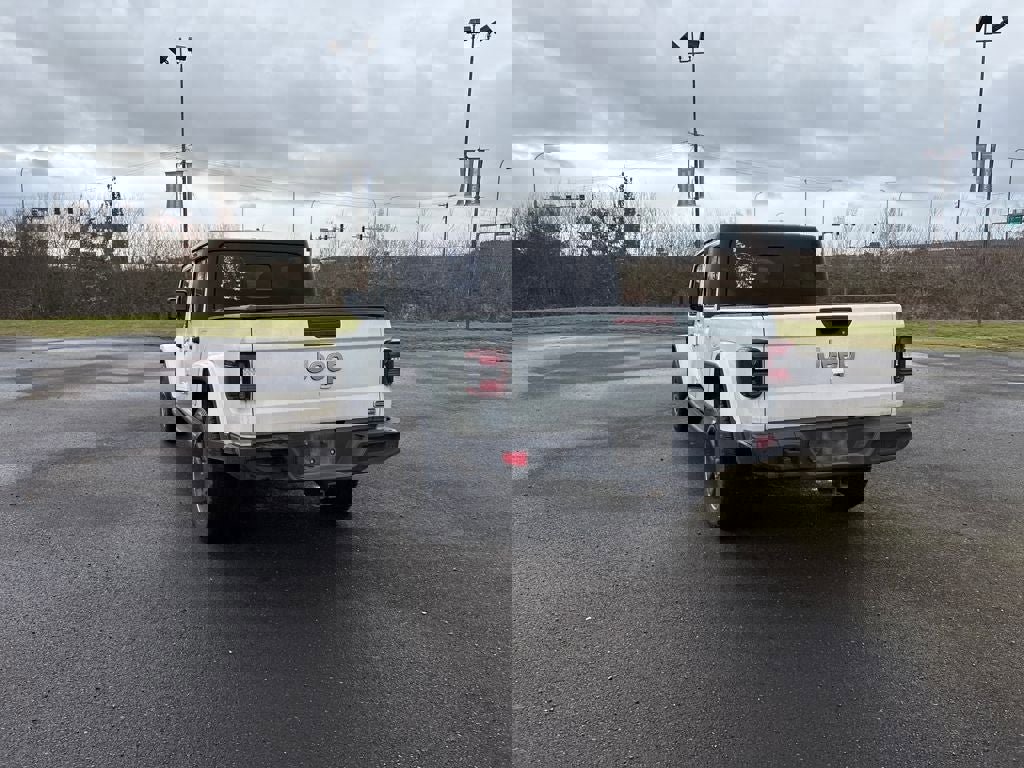 Used 2021 Jeep Gladiator Overland image 10