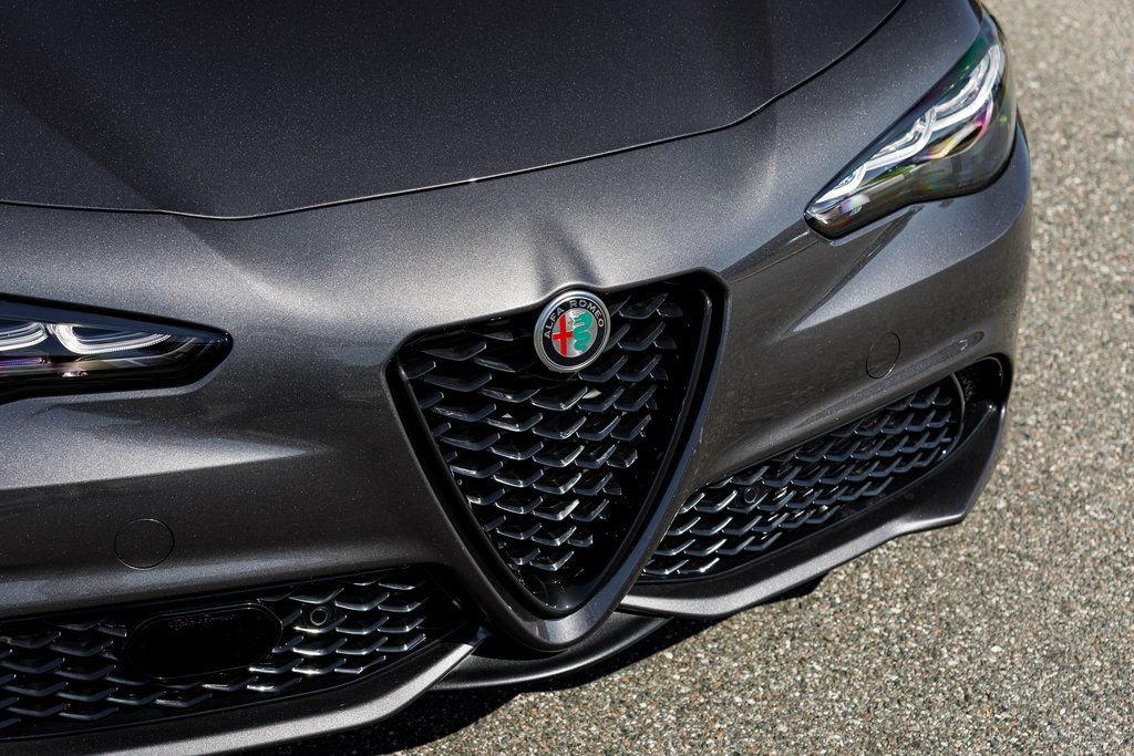 New 2026 Alfa Romeo Giulia w/ Driving Assist Package RWD image 13