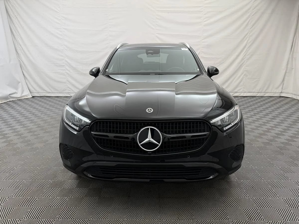 Used 2024 Mercedes-Benz GLC 300 4MATIC image 3