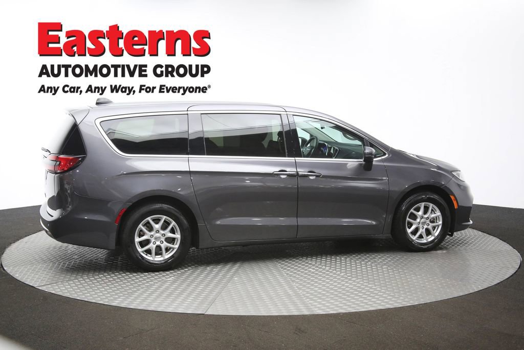 Used 2023 Chrysler Pacifica Touring-L FWD image 46