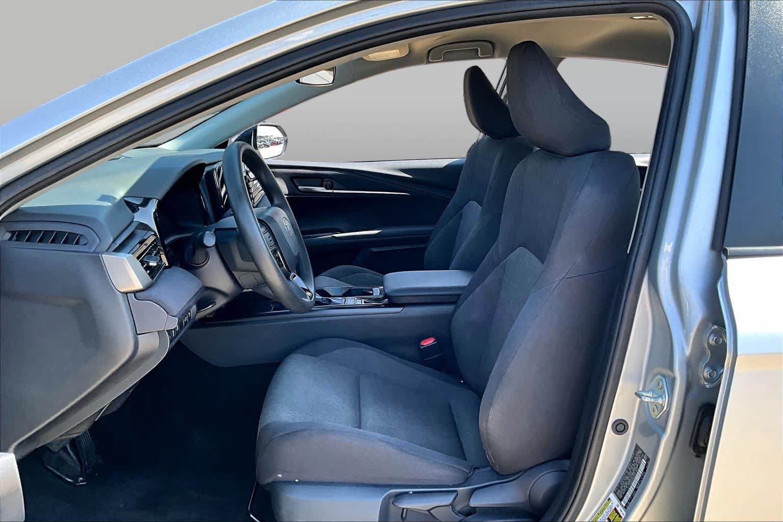 Used 2025 Toyota Camry LE FWD image 8