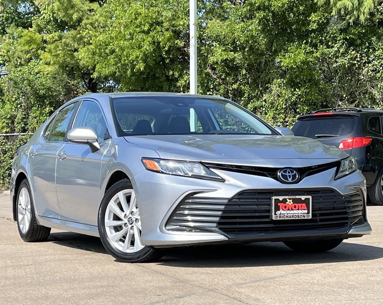 Used 2021 Toyota Camry LE FWD image 2