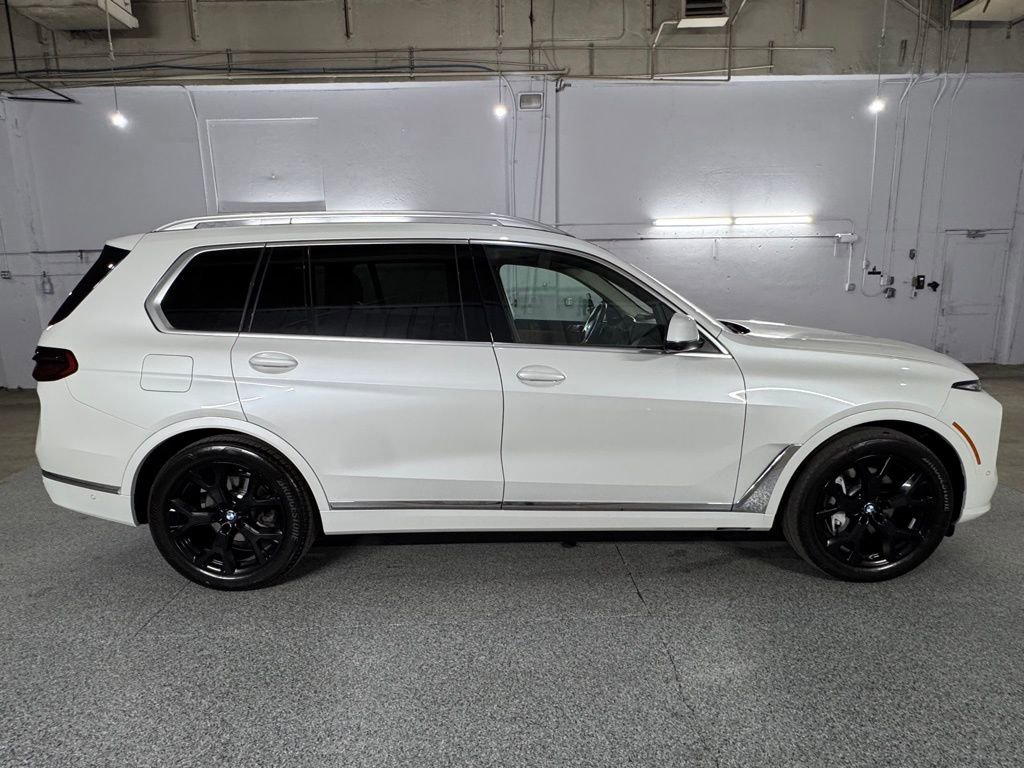 Used 2024 BMW X7 xDrive40i w/ Premium Package image 8
