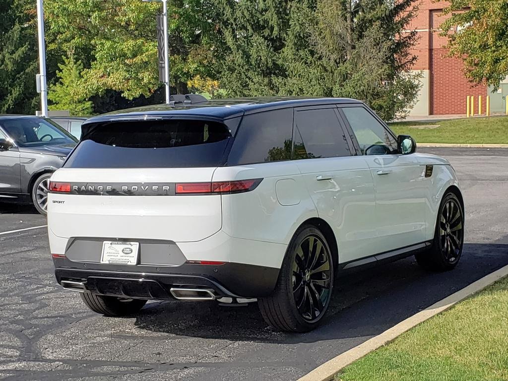New 2025 Land Rover Range Rover Sport SE image 5