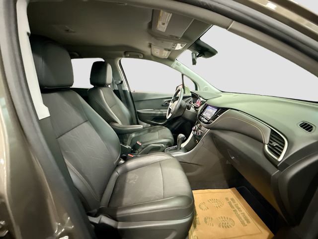 Used 2022 Chevrolet Trax LT w/ LT Convenience Package image 26